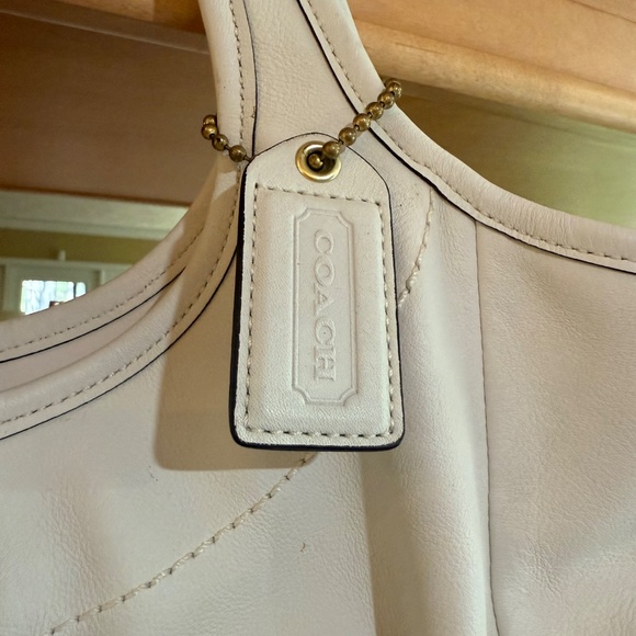 Coach Legacy Leather Turnlock Hobo Style 10333 with Legacy Stripe lining in Ivor - Picture 2 of 6